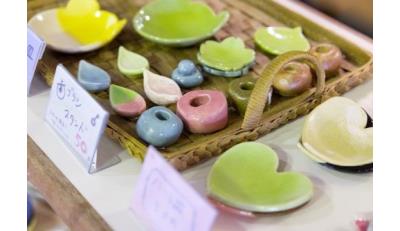 ＼カラフルな陶芸作品／